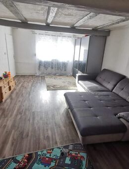 Teilsanierte Doppelhaushälfte mit Renovierungsbedarf und großer Scheune - Hardheim