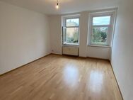 Frisch renoviert - gemütliche 2 - Zimmer Wohnung mit EBK und Balkon - Plauen