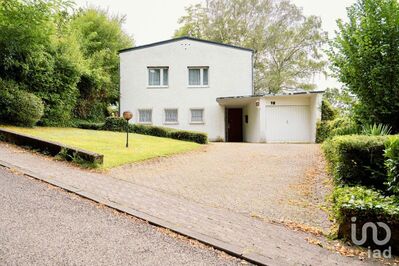 Einzigartiges Einfamilienhaus mit parkähnlichem Grundstück und Pool in Traumlage am Bübinger Berg