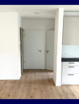 Erstbezug: Helle 2 Zimmer mit Loggia, Einbauküche, Parkett, Tagelichtbad mit Walk-In-Dusche, Aufzug - Hannover