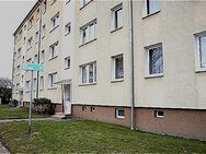 3 Mieten frei! Sonnige 4-Zimmer-Wohnung mit Balkon, 1. OG, ruhige Grünlage - Burg (Sachsen-Anhalt)