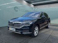 VW Touareg, 3.0 V6 eHybrid Panodach, Jahr 2021 - München