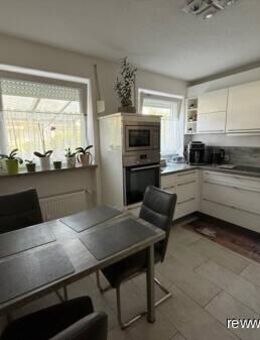Gepflegtes Reihenmittelhaus mit Terrasse und Balkon in ruhiger Lage von Burghausen-Neustadt - Burghausen