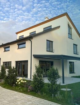 NEUBAU: Freistehendes Einfamilienhaus mit 7 Zimmern, 2 Bädern, Keller und großem Garten samt Terrasse - Schwäbisch Gmünd