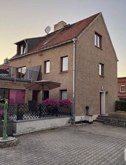 Haus mit Einliegerwohnung mit Großgarage und Garten in Putlitz - Putlitz
