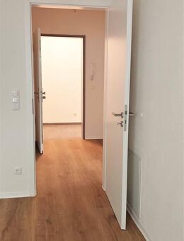 Moderne 2-Zimmer-Erdgeschoßwohnung mit Terrasse und 1 Außenstellplatz zu vermieten - Feichten (Alz)