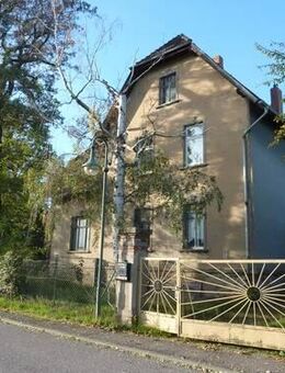 - Ehemaliges Pfarrhaus im Villenstil erwartet neuen Nutzer - - Weißenfels