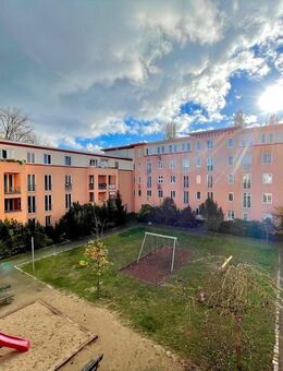 schöne 3-Zimmer Erdgeschosswohnung mit Mietereigenem Garten und Einbauküche! - Berlin