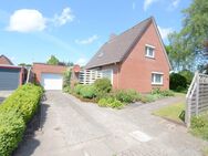 Solides Einfamilienhaus mit Garten, Garage und Potenzial in ruhiger Lage von Heide - Heide
