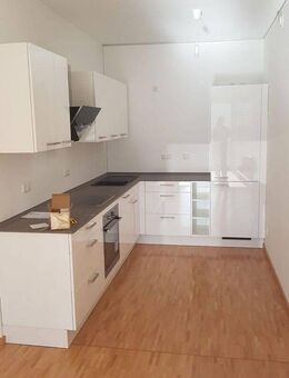 Attraktive 2-Zimmer-Küche-Bad Wohnung mit moderner Einbauküche und großem Balkon - Fürstenfeldbruck