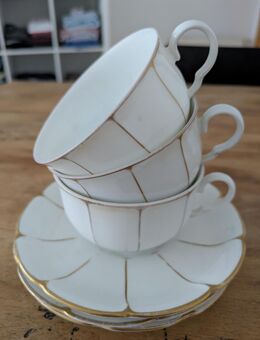 Drei Kaffeetassen und drei Untertassen mit Goldstreifen - Augsburg