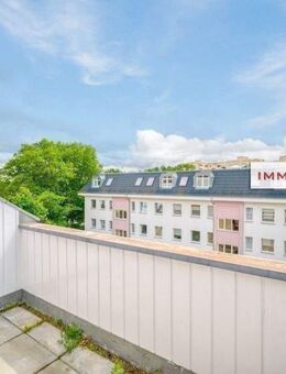 IMMOBERLIN.DE - Top saniert: Sonnige Dachgeschosswohnung mit Südterrasse & schönem Ambiente - Berlin