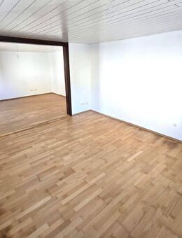 Charmantes, frisch renoviertes EF-Haus, flexible Raumaufteilung – ruhige Nachbarschaft - Alteglofsheim