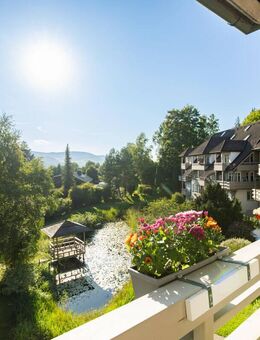Helle Maisonettewohnung am Rössleberg mit TG-Stellplatz I Weitblick über Naturteich - Hinterzarten