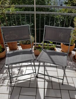 Zwei Klappstühle für den Balkon - Dachau