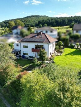Wohlfühlen am Ortsrand: Gepflegtes Haus mit PV-Anlage & Garten & Weitblick - Bad Salzschlirf