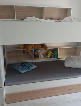 Kinderzimmer. Hochbett. Alles im weiß. Ideal für 2 kinder. Gut behoben und geflägt - Ostfildern Zentrum