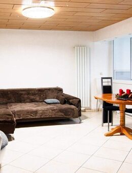 Wohnen mit Komfort: 4-Zimmer-Wohnung mit hauseigenem Hallenbad - Rümmingen