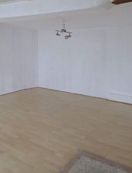 Schnuckeliges Häuschen mit 6 Zimmern und zwei Garagen - Weilmünster