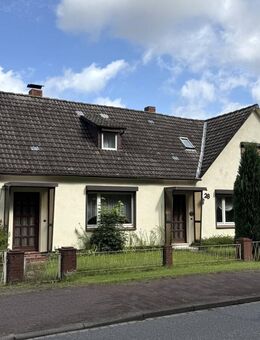 Stark sanierungsbedürftiges Ein-/Zweifamilienhaus mit Wintergarten und Kaminofen in zentraler Ortslage von Neu Gülzow - Gülzow (Schleswig-Holstein)