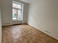 ~ 2 Zimmerwohnung mit Badewanne und Balkon evtl. mit Einbauküche ~ - Schwerin