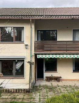 Ehemalige Pension auch als Zweifamilienhaus mit Einliegerwohnung nutzbar und 4 Garagen - Bad Sachsa