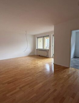 Helle 2-Zimmer-Wohnung mit Balkon, Küche & Stellplatz in der Fürther Südstadt - Fürth