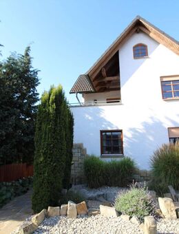 OSTERPREIS !!! Traumhafte Erdgeschosswohnung mit Gartenidylle – und der Option auf ein komplettes Eigenheim - Garbsen