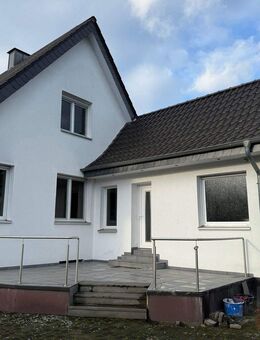 IMMOBILIEN GUMNIOR präsentiert: Einfamilienhaus mit drei Garagen in Rheine - Rheine