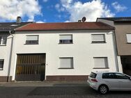 Charmantes renovierungsbedürftiges Wohnhaus mit großem Grundstück in Linkenheim-Hochstetten - Linkenheim-Hochstetten