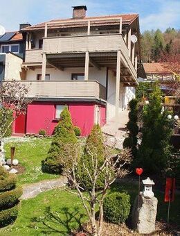 Doppelhaushälfte mit ELW und Weitblick über Bodenmais Gartenidylle trifft auf gepflegte Wohnqualität - Bodenmais
