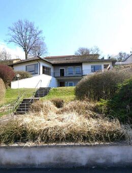 Sonniger Walmdach-Bungalow mit Blick über Weitramsdorf - Weitramsdorf