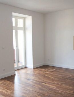 Bezugsfrei! Stilvolle ETW + Parkett + Fußbodenheizung + großer Balkon + tolles Bad + Wanne & Dusche - Leipzig