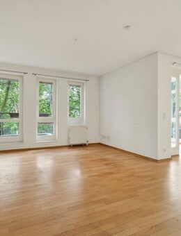 Wohnen mit Stil: 2-Zimmer-Wohnung mit 2 Wintergärten, Balkon & Carport - Berlin