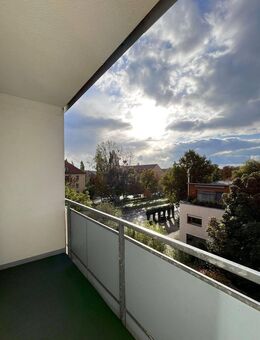 Ab sofort - 3-RW mit Balkon -Einbauküche! - Aufzug uvm. - Magdeburg