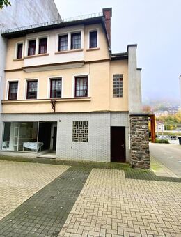 Schmuckes Reihenendhaus mit Ladenlokal an der Lennepromenade - Altena