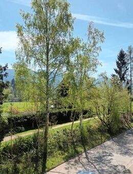 Ansprechende, helle 2,5-Zi.-Wohnung (saniert) mit Balkon, voll möbliert. - Bad Tölz