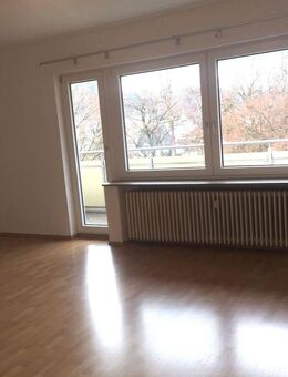 NETTER NACHMIETER GESUCHT * INDIVIUELL AUFGETEILT * GROSSZÜGIGES WOHNZIMMER * SCHÖNE LOGGIA - Seesen