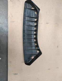 BMW E60 E61 E63 E64 Führung hi. unten Mitte 7056388 - Bretzfeld