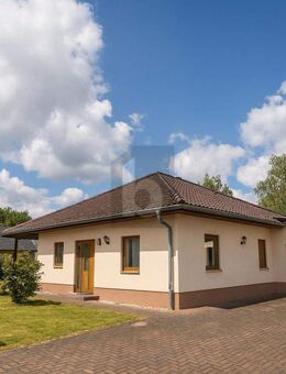 CHARMANTER BUNGALOW MIT GROßEM GRUNDSTÜCK - Regis-Breitingen
