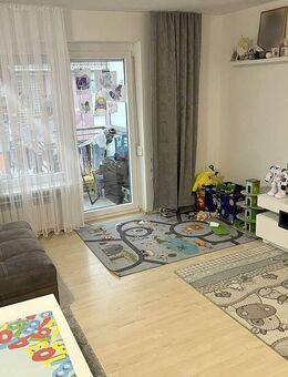 Gut geschnittene 3-Zi-Wohnung mit Balkon und Garage, in einen kleinen Mehrfamilienhaus - Dachau