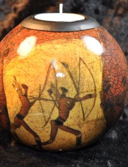 Original afrikanischer Teelichthalter aus einer Bamboo Frucht mit Motiv Bushman - Alzenau