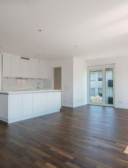 MAIER - 4-Zimmer-Maisonette-DG, 4 Balkone, 2 Loggien, EBK, TG und Alpenblick - WHG 8 - Poing