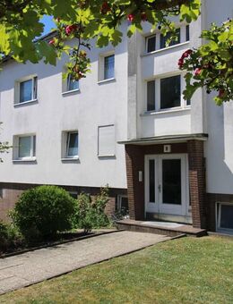 Kapitalanleger aufgepasst! Wohn- und Geschäftshaus - 6 Wohnungen, 2 Gewerbeeinheiten, 4 Garagen, 10 Stellplätze! - Mölln (Schleswig-Holstein)