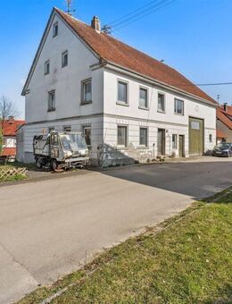 Riesen Grundstück mit sanierungsbedürftigem Haus in historischer Umgebung - Lauterach