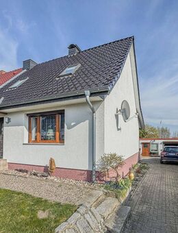 Charmante Doppelhaushälfte auf großem Grundstück mit Naturteich - Krusenhagen