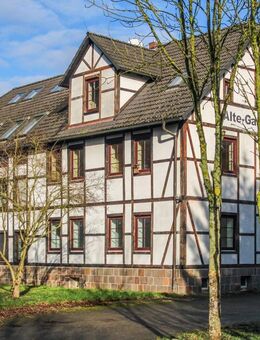 GROßES GRUNDSTÜCK, VIELE MÖGLICHKEITEN // Mehrfamilienhaus in Mockrehna mit Landwirtschaftsfläche - Mockrehna