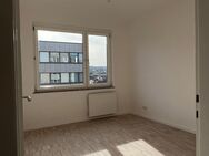 Helle 3,5-Zimmer-Wohnung // 3. Stock // 83 qm // Balkon und Küche - Pforzheim