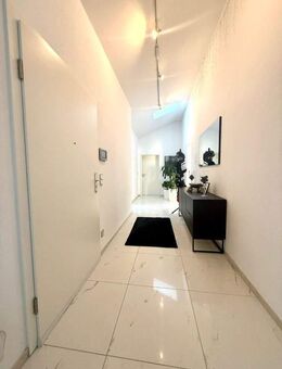 Moderne, großzügige 3-Zimmer-Penthousewohnung mit großer Dachterrasse und Loggia - Waldkraiburg