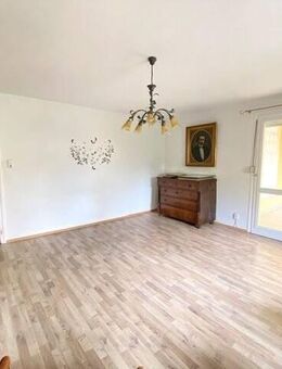 3-Zi.-Whg. im EG (Hochparterre) mit großer Loggia. RENOVIERUNGSBEDARF zum SELBST RENOVIEREN! - Bad Reichenhall